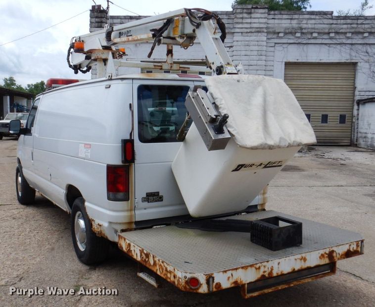 image for item DP5571 2004 Ford E350 Super Duty  van with bucket lift