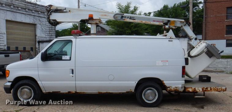 image for item DP5571 2004 Ford E350 Super Duty  van with bucket lift