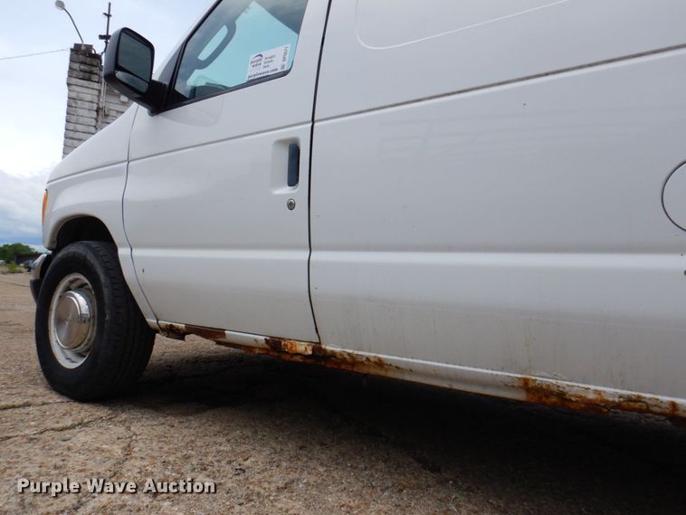 image for item DP5571 2004 Ford E350 Super Duty  van with bucket lift