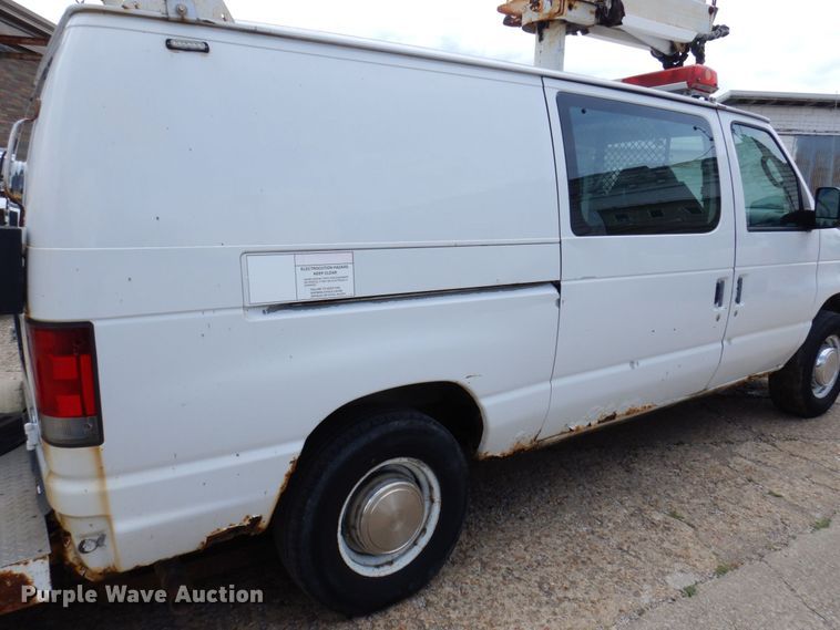 image for item DP5571 2004 Ford E350 Super Duty  van with bucket lift