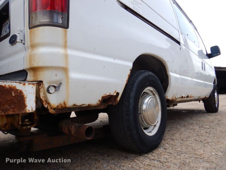 image for item DP5571 2004 Ford E350 Super Duty  van with bucket lift