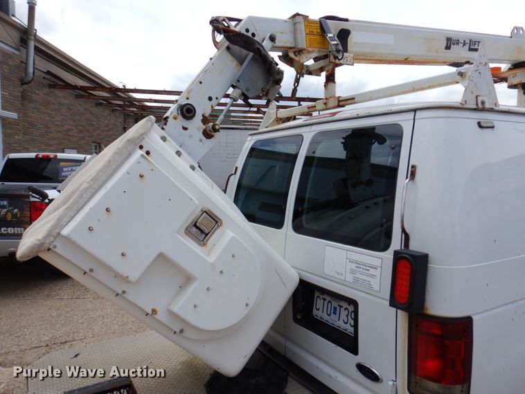 image for item DP5571 2004 Ford E350 Super Duty  van with bucket lift