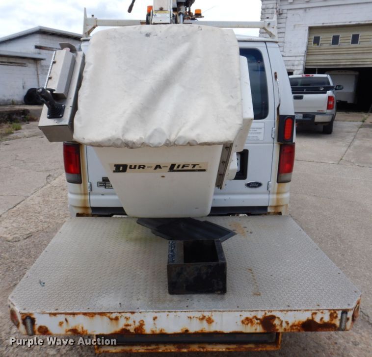 image for item DP5571 2004 Ford E350 Super Duty  van with bucket lift