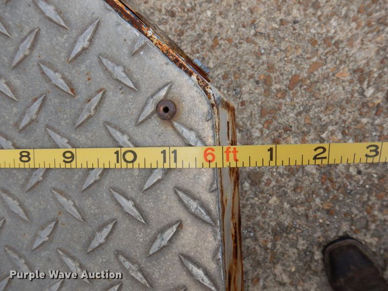 image for item DP5571 2004 Ford E350 Super Duty  van with bucket lift