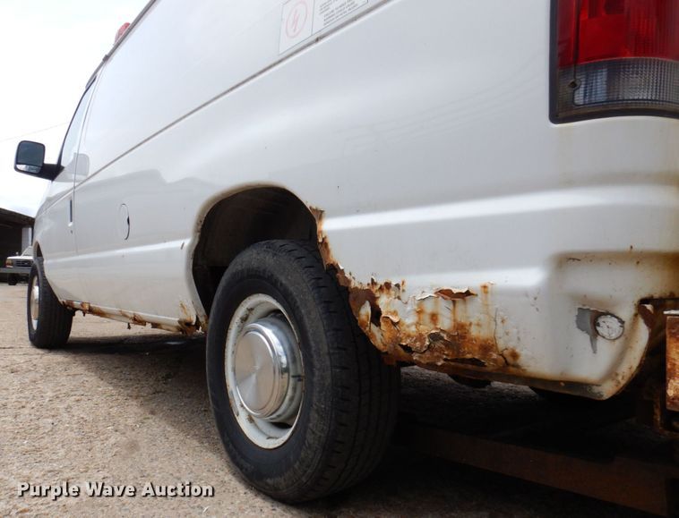 image for item DP5571 2004 Ford E350 Super Duty  van with bucket lift