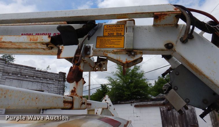 image for item DP5571 2004 Ford E350 Super Duty  van with bucket lift