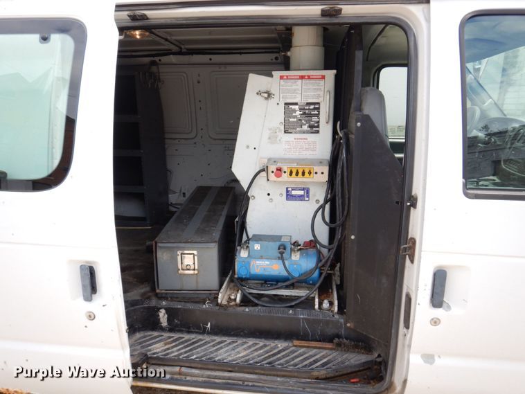 image for item DP5571 2004 Ford E350 Super Duty  van with bucket lift