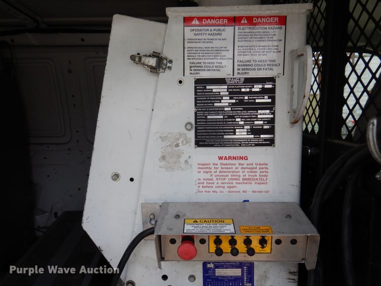 image for item DP5571 2004 Ford E350 Super Duty  van with bucket lift