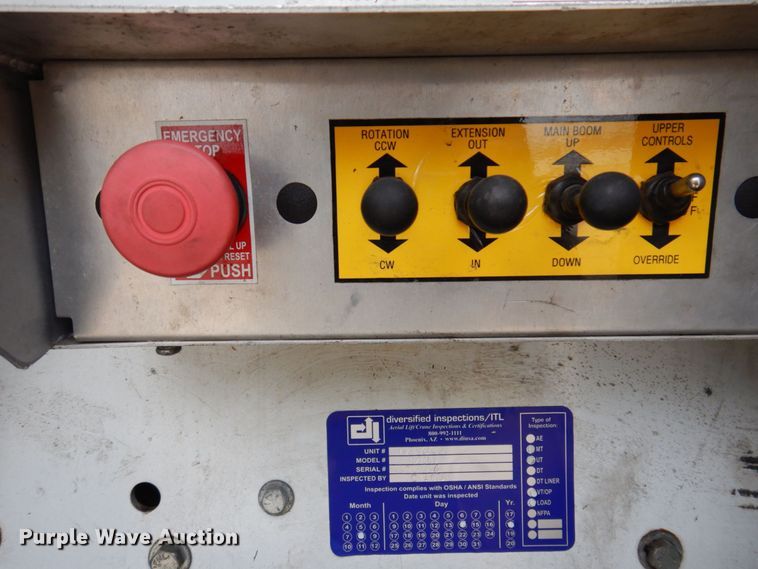 image for item DP5571 2004 Ford E350 Super Duty  van with bucket lift