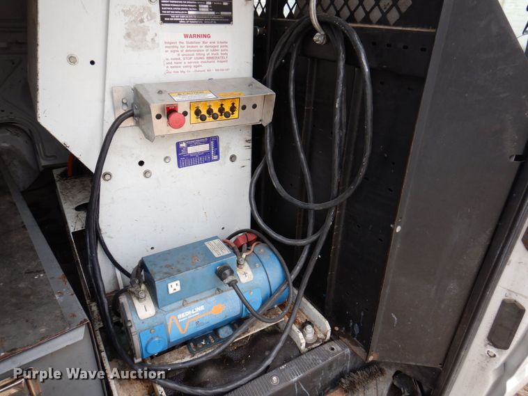 image for item DP5571 2004 Ford E350 Super Duty  van with bucket lift