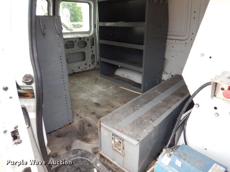 image for item DP5571 2004 Ford E350 Super Duty  van with bucket lift
