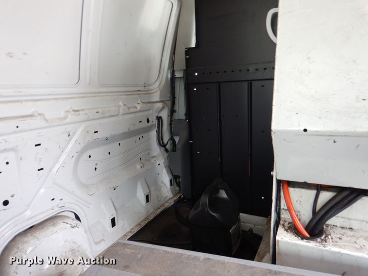 image for item DP5571 2004 Ford E350 Super Duty  van with bucket lift