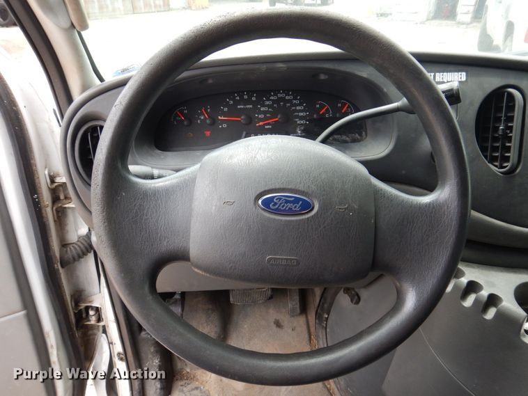 image for item DP5571 2004 Ford E350 Super Duty  van with bucket lift