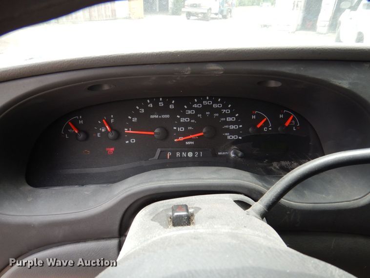 image for item DP5571 2004 Ford E350 Super Duty  van with bucket lift