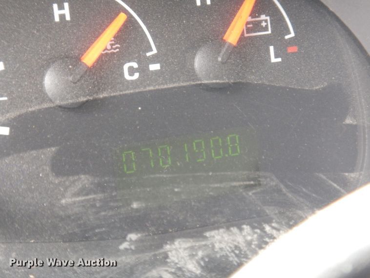 image for item DP5571 2004 Ford E350 Super Duty  van with bucket lift