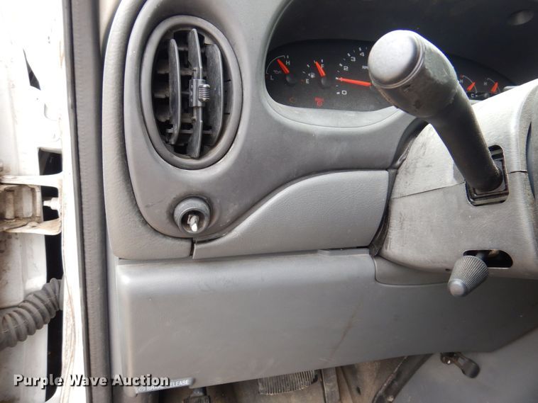 image for item DP5571 2004 Ford E350 Super Duty  van with bucket lift