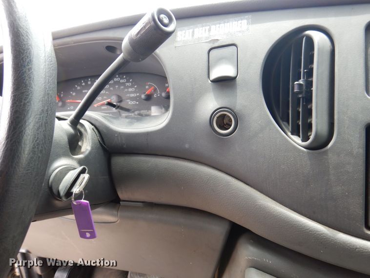 image for item DP5571 2004 Ford E350 Super Duty  van with bucket lift