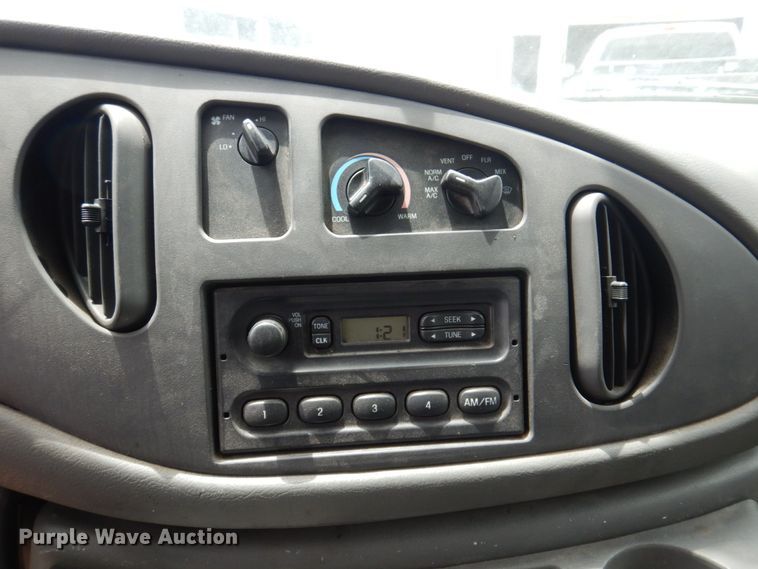 image for item DP5571 2004 Ford E350 Super Duty  van with bucket lift