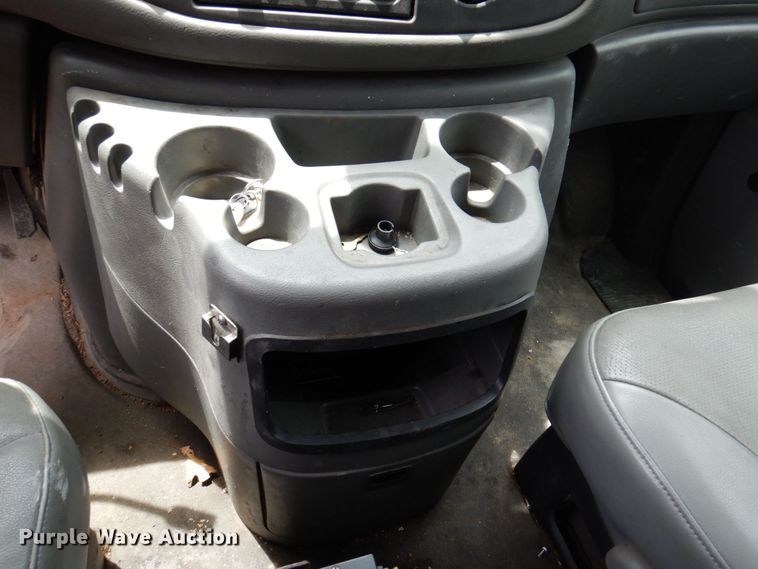 image for item DP5571 2004 Ford E350 Super Duty  van with bucket lift