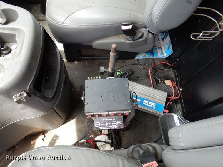 image for item DP5571 2004 Ford E350 Super Duty  van with bucket lift