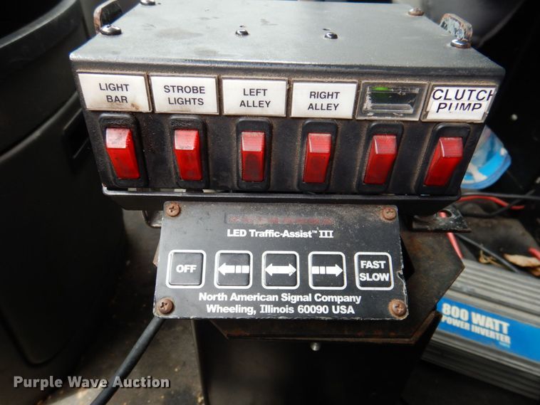 image for item DP5571 2004 Ford E350 Super Duty  van with bucket lift