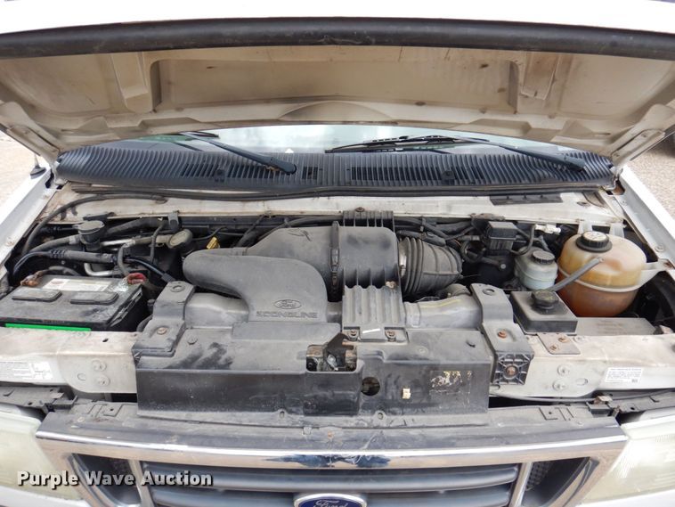 image for item DP5571 2004 Ford E350 Super Duty  van with bucket lift