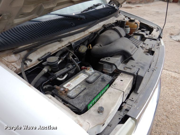 image for item DP5571 2004 Ford E350 Super Duty  van with bucket lift