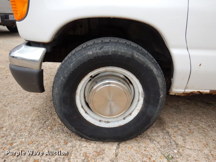 image for item DP5571 2004 Ford E350 Super Duty  van with bucket lift