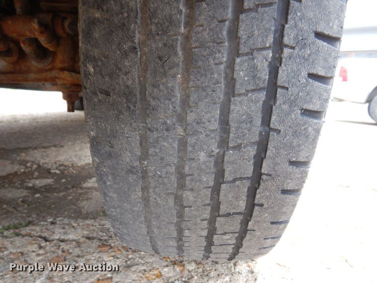 image for item DP5571 2004 Ford E350 Super Duty  van with bucket lift