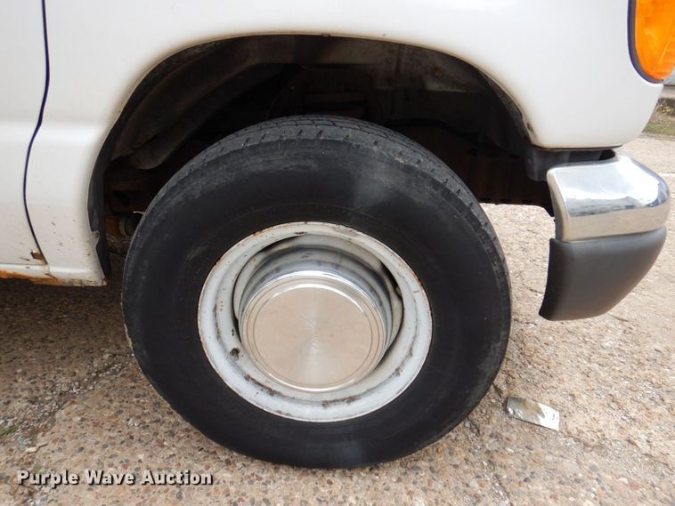 image for item DP5571 2004 Ford E350 Super Duty  van with bucket lift