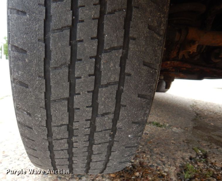 image for item DP5571 2004 Ford E350 Super Duty  van with bucket lift