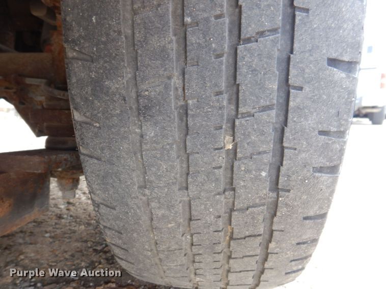 image for item DP5571 2004 Ford E350 Super Duty  van with bucket lift