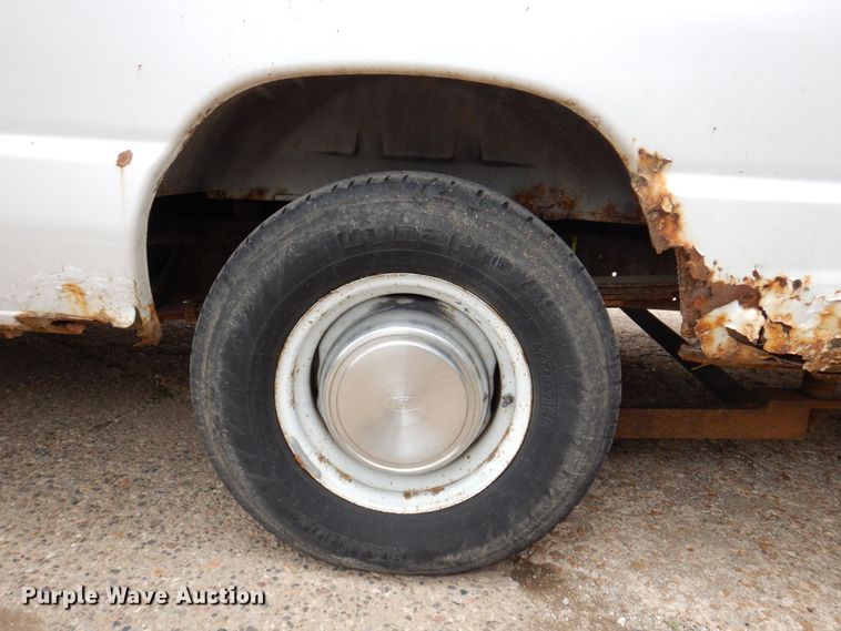 image for item DP5571 2004 Ford E350 Super Duty  van with bucket lift