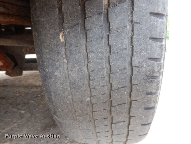 image for item DP5571 2004 Ford E350 Super Duty  van with bucket lift