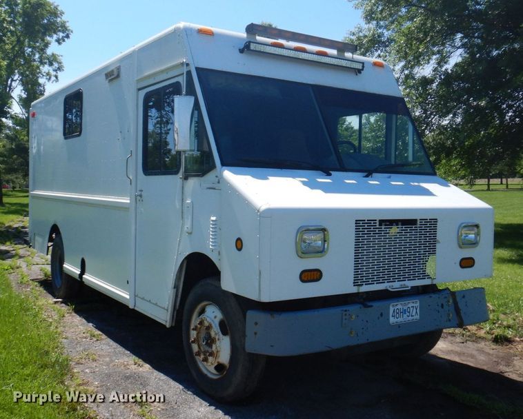 image for item DP5575 1999 Freightliner MT55  delivery van