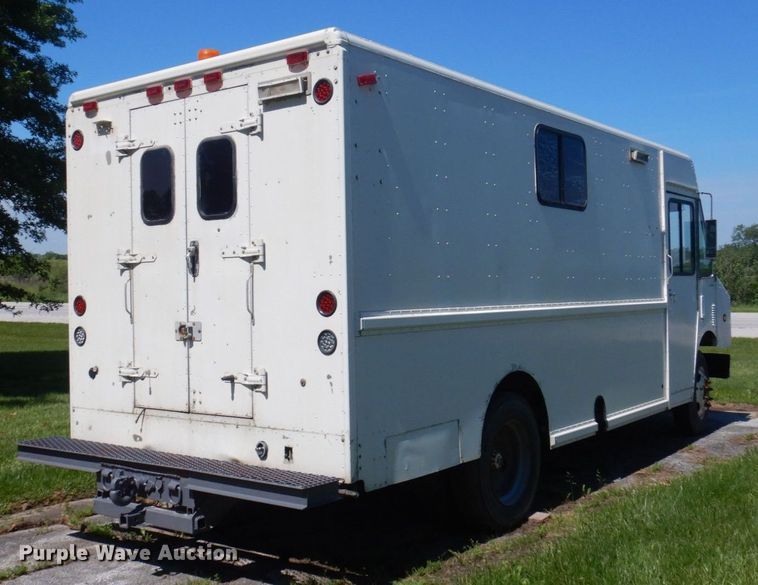 image for item DP5575 1999 Freightliner MT55  delivery van