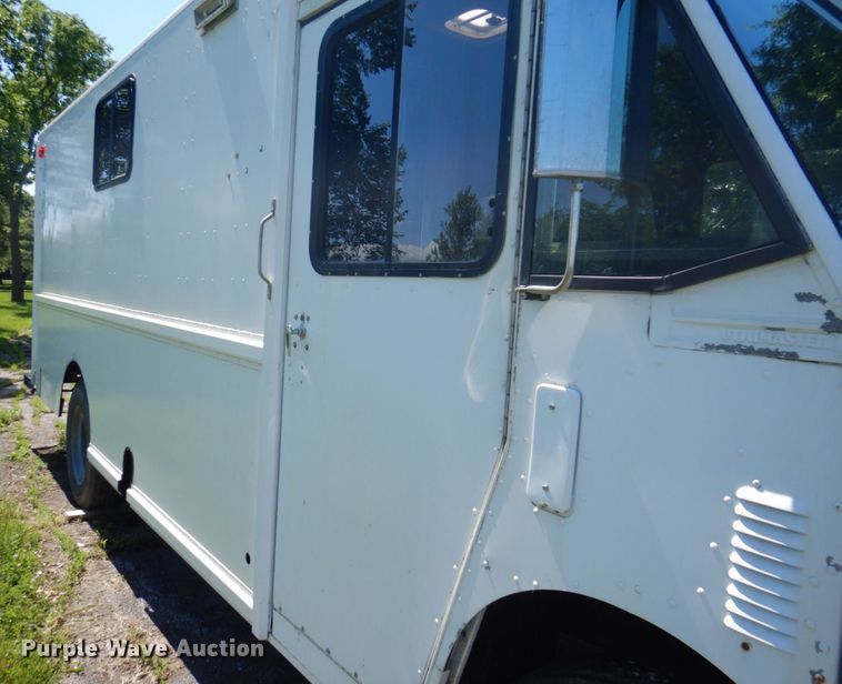 image for item DP5575 1999 Freightliner MT55  delivery van