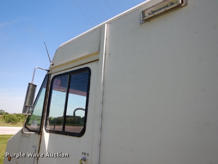 image for item DP5575 1999 Freightliner MT55  delivery van