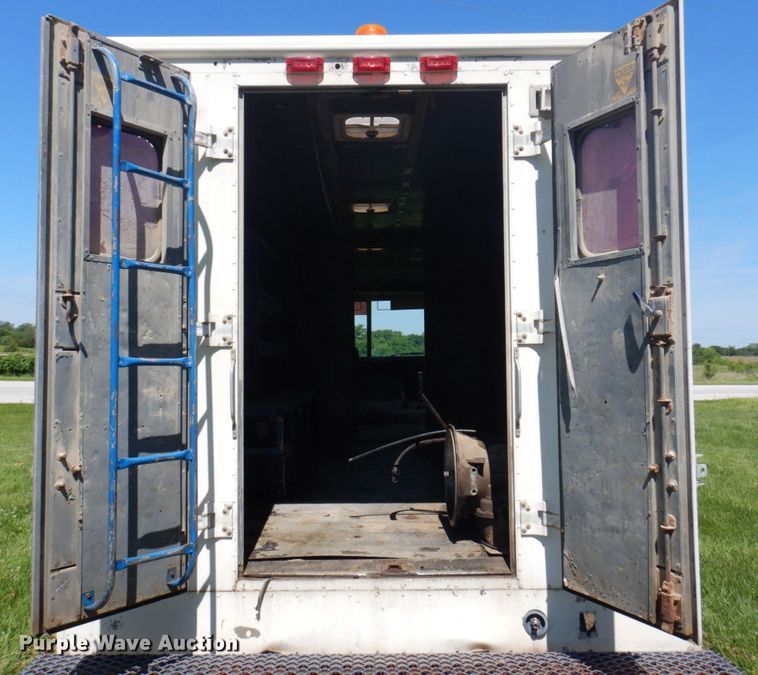 image for item DP5575 1999 Freightliner MT55  delivery van