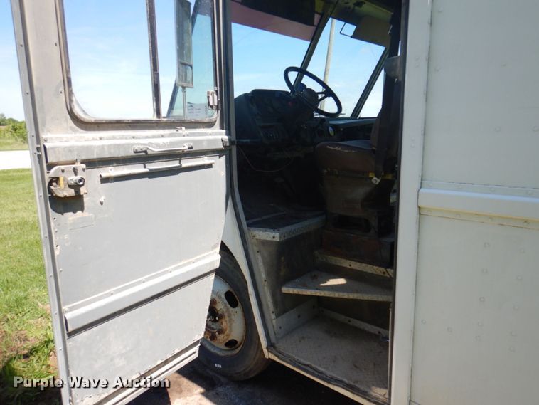 image for item DP5575 1999 Freightliner MT55  delivery van