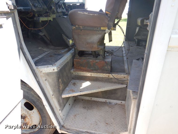 image for item DP5575 1999 Freightliner MT55  delivery van