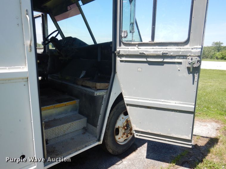 image for item DP5575 1999 Freightliner MT55  delivery van