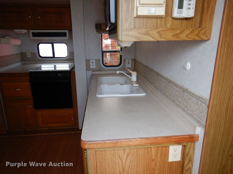 image for item DP5576 2000 Nuwa 31 FKTG Hitchhiker II  camper