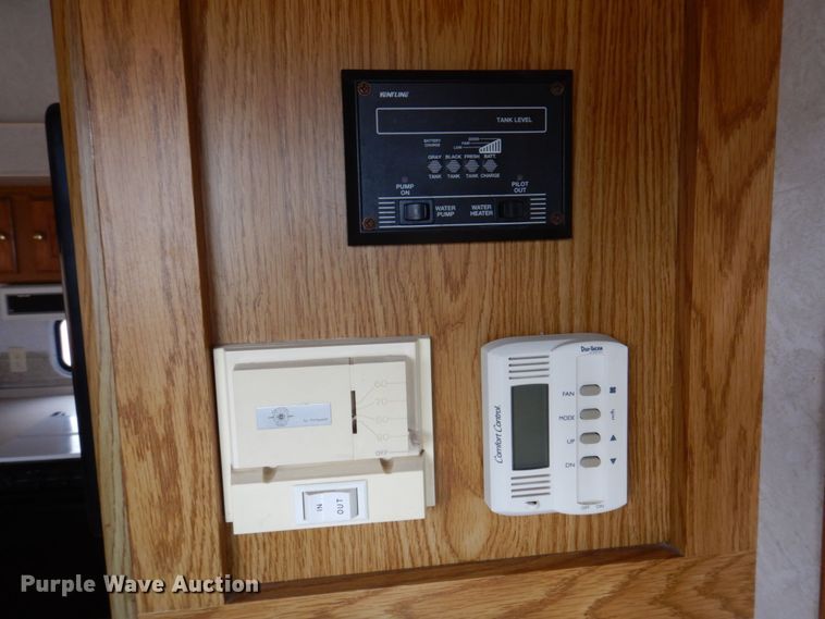 image for item DP5576 2000 Nuwa 31 FKTG Hitchhiker II  camper