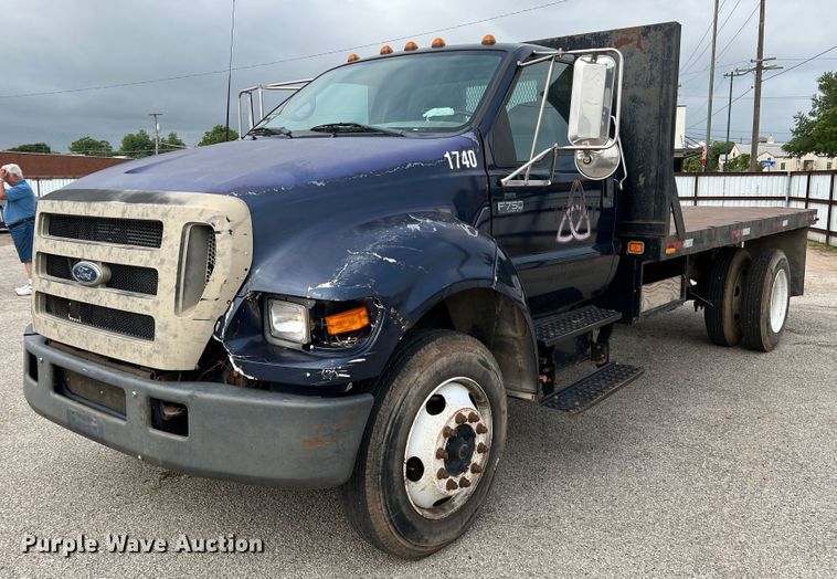 image for item DS8279 2005 Ford F750  flatbed truck