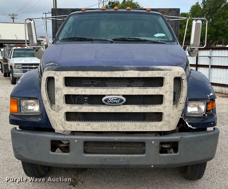 image for item DS8279 2005 Ford F750  flatbed truck