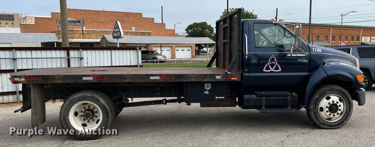image for item DS8279 2005 Ford F750  flatbed truck