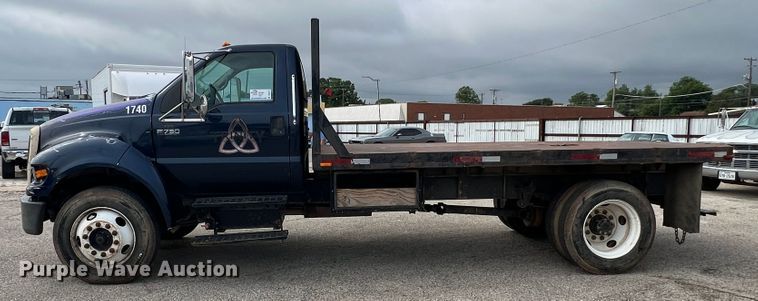 image for item DS8279 2005 Ford F750  flatbed truck