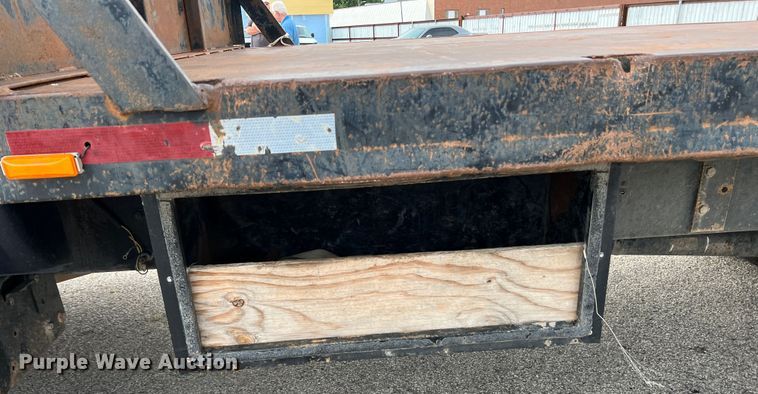 image for item DS8279 2005 Ford F750  flatbed truck