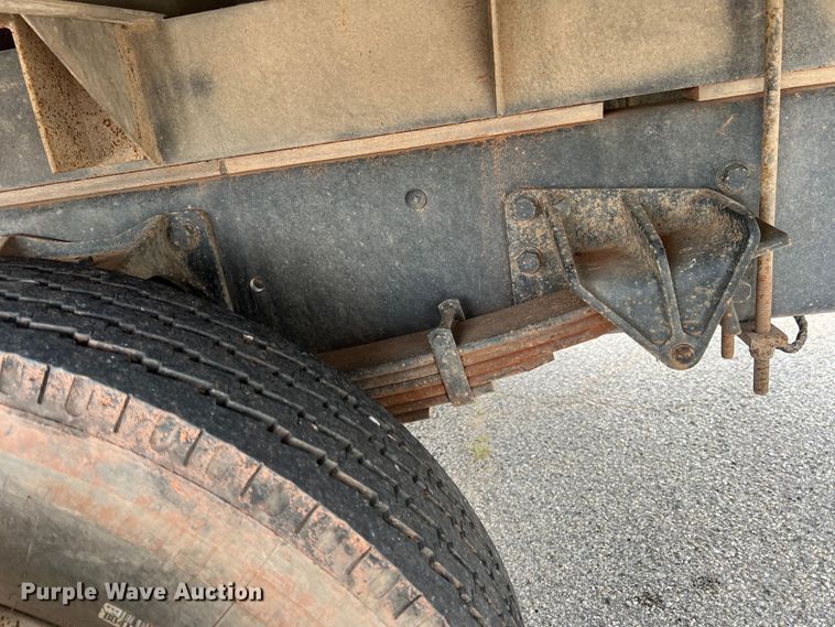 image for item DS8279 2005 Ford F750  flatbed truck